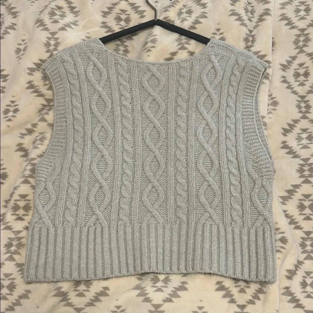 Zara Gray Sweater Vest with Cable Knit - Picture 3 of 6